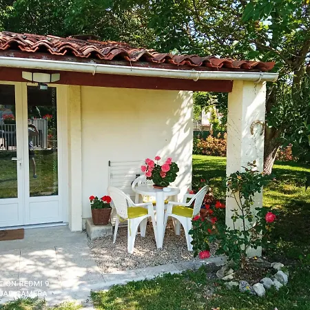 Les Deux Rivieres Apartamento Les Touches-de-Perigny Exterior foto